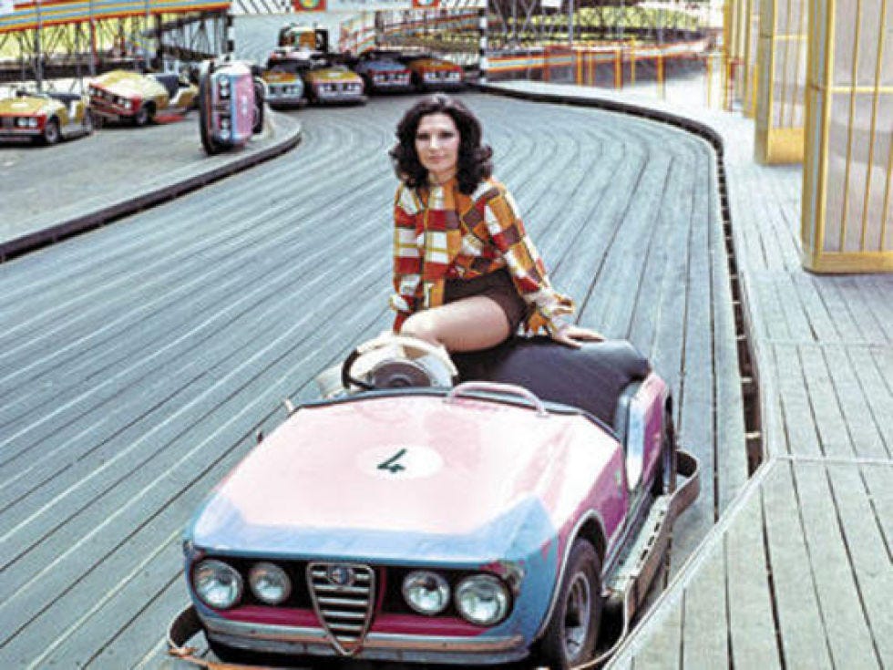 Vehicle, Car, Automotive design, Alfa romeo, Personal luxury car, Classic car, Family car, Executive car, Automotive wheel system, Sports car, 