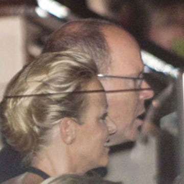 Head, Ear, Hairstyle, Chin, Forehead, Eyebrow, Jaw, Interaction, Ponytail, Hearing, 