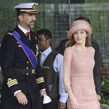Nose, Collar, Dress shirt, Cap, Uniform, Formal wear, Dress, Headgear, Military person, Non-commissioned officer, 