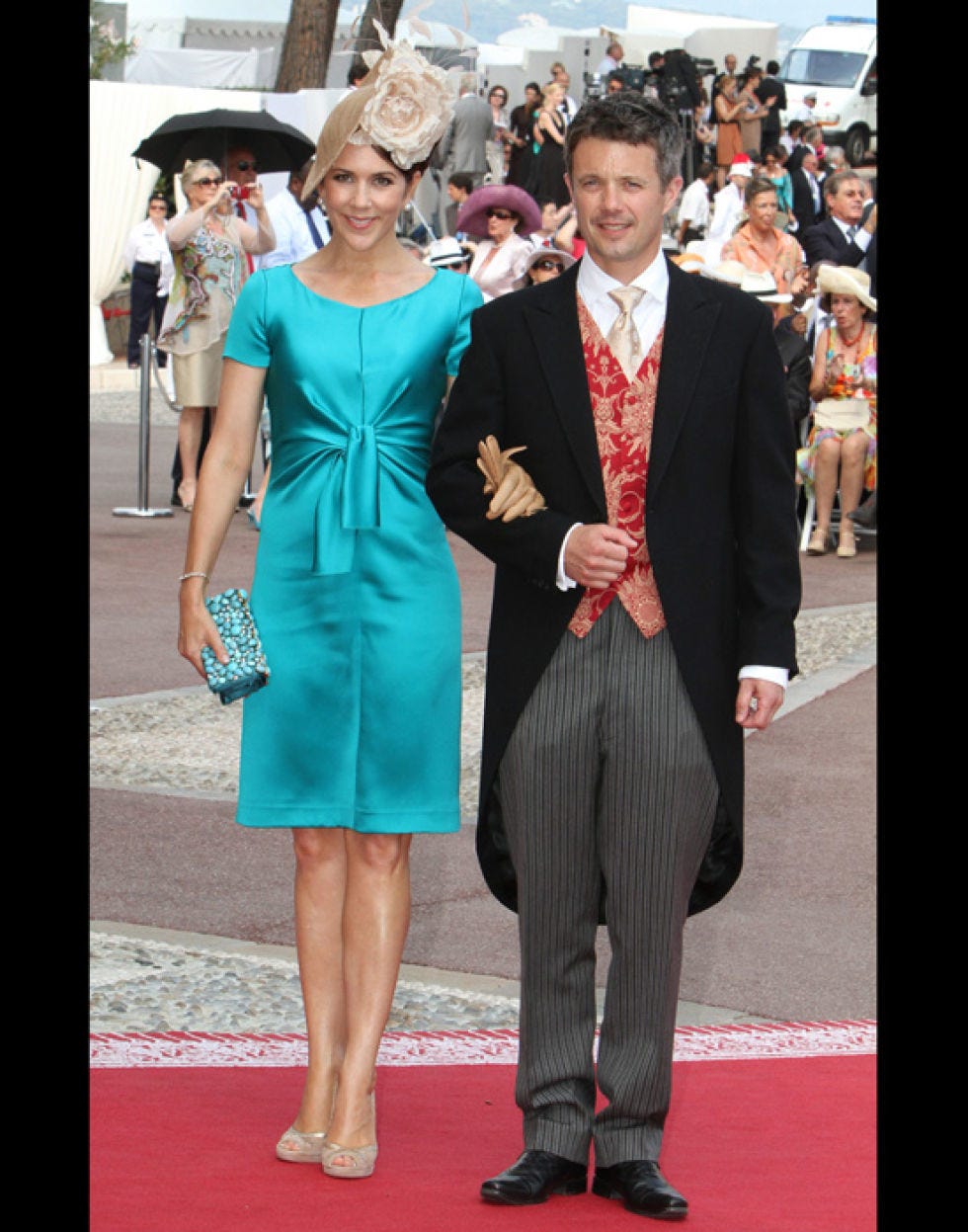 Clothing, Trousers, Coat, Shirt, Dress, Flooring, Outerwear, Suit, Formal wear, Style, 