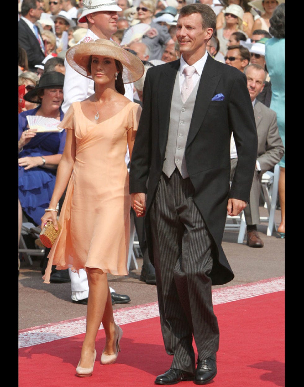 Clothing, Leg, Coat, Trousers, Dress shirt, Dress, Hat, Shirt, Suit, Outerwear, 