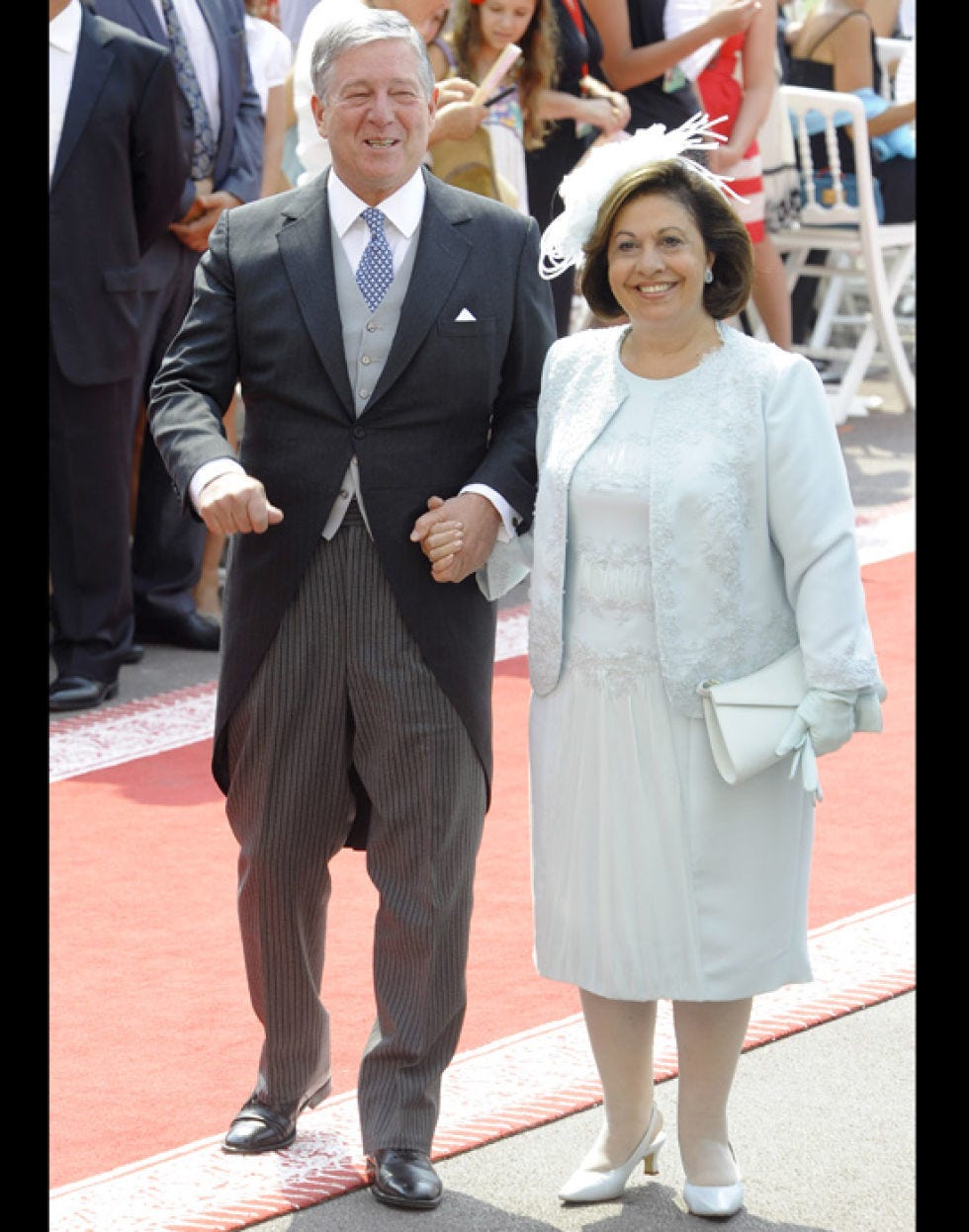 Clothing, Leg, Coat, Dress shirt, Trousers, Collar, Shirt, Standing, Outerwear, Suit, 