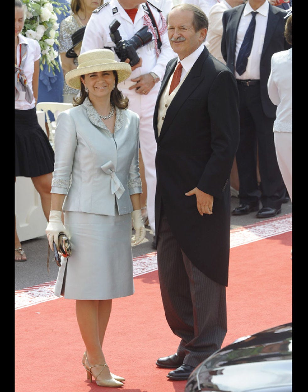 Leg, Dress shirt, Trousers, Collar, Coat, Hat, Shirt, Suit, Outerwear, Formal wear, 