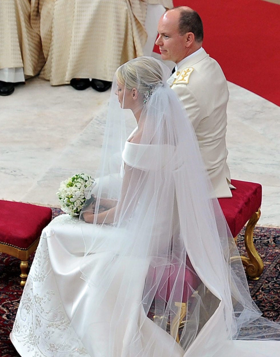 Clothing, Bridal veil, Veil, Bridal clothing, Wedding dress, Textile, Photograph, Dress, Outerwear, Coat, 
