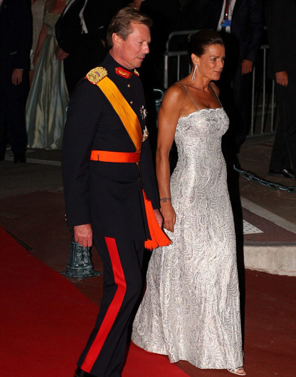 Flooring, Trousers, Human body, Dress, Coat, Outerwear, Red, Carpet, Formal wear, Premiere, 
