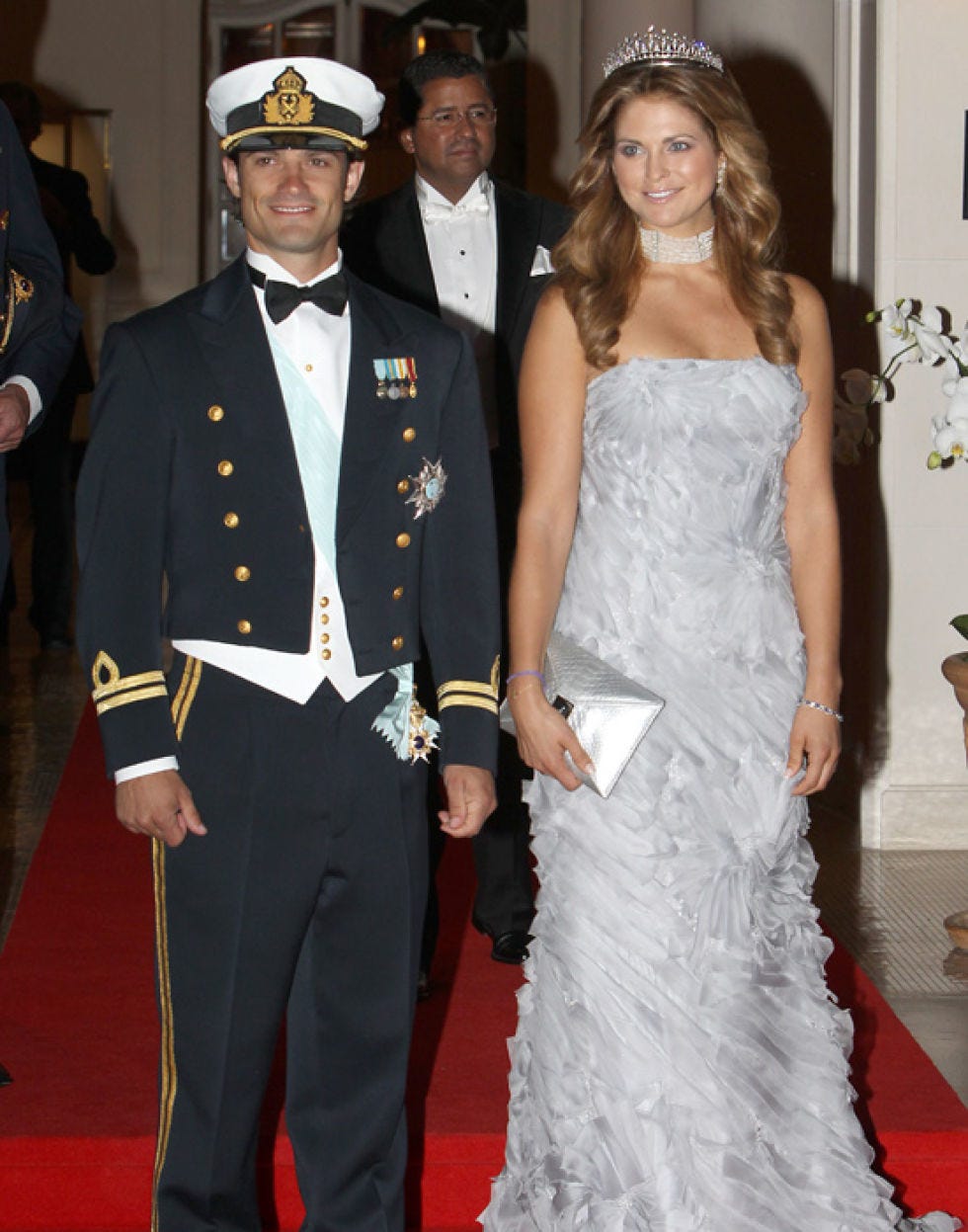 Trousers, Dress, Textile, Outerwear, Formal wear, Coat, Hat, Headgear, Gown, Fashion accessory, 