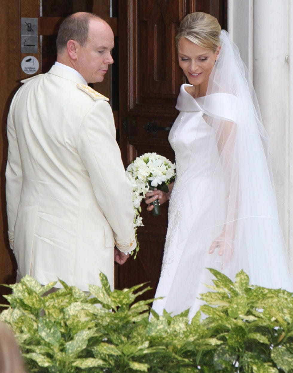 Bridal veil, Bridal clothing, Veil, Photograph, Dress, Bride, Tradition, Wedding dress, Bridal accessory, Gown, 