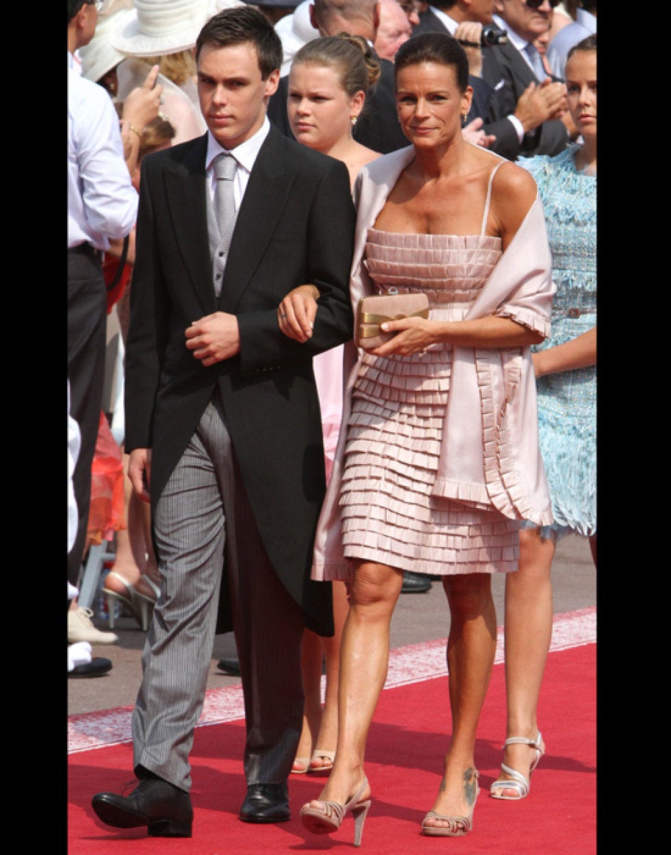 Clothing, Coat, Trousers, Dress, Shirt, Shoe, Outerwear, Suit, Formal wear, Style, 