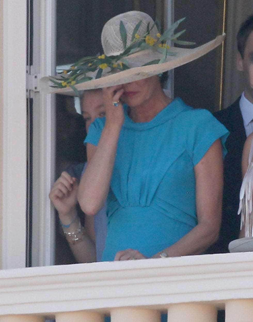 Hat, Elbow, Sun hat, Headgear, Wrist, Door, Door handle, Cowboy hat, Home door, Fedora, 