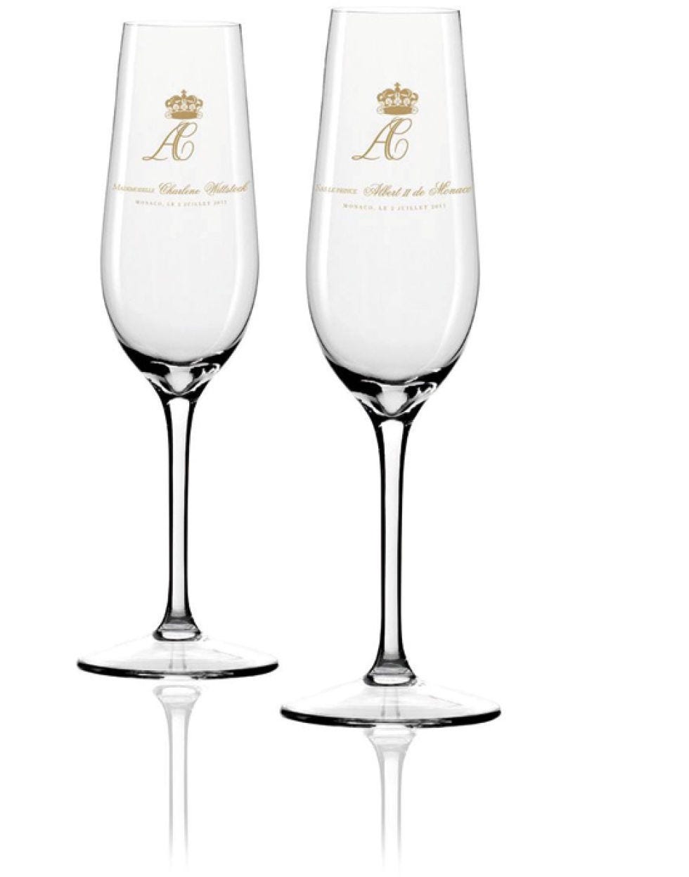 Drinkware, Stemware, Wine glass, Glass, Barware, White, Tableware, Champagne stemware, Drink, Alcoholic beverage, 