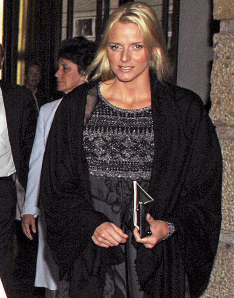 Trousers, Outerwear, Style, Coat, Blazer, Blond, Long hair, Suit trousers, Necklace, Tie, 
