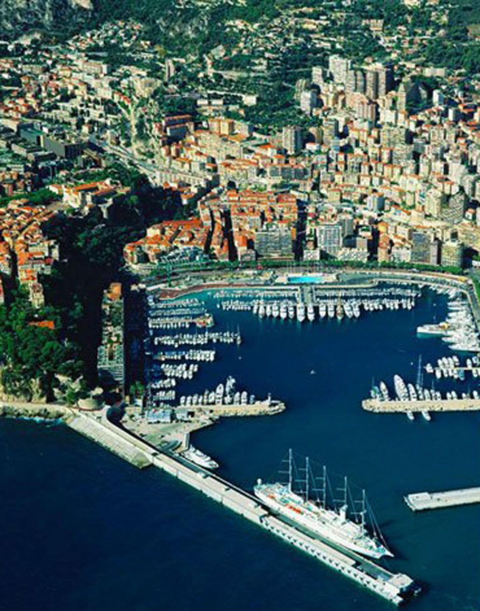 Body of water, Water resources, Watercraft, Waterway, City, Aerial photography, Landscape, Urban area, Boat, Metropolitan area, 