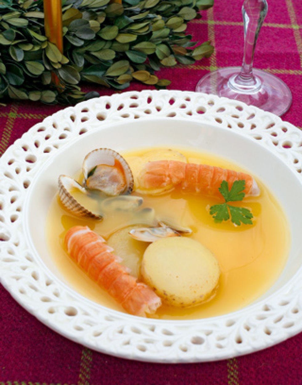 Food, Ingredient, Dishware, Serveware, Seafood, Tableware, Dish, Arthropod, Seafood boil, Drinkware, 
