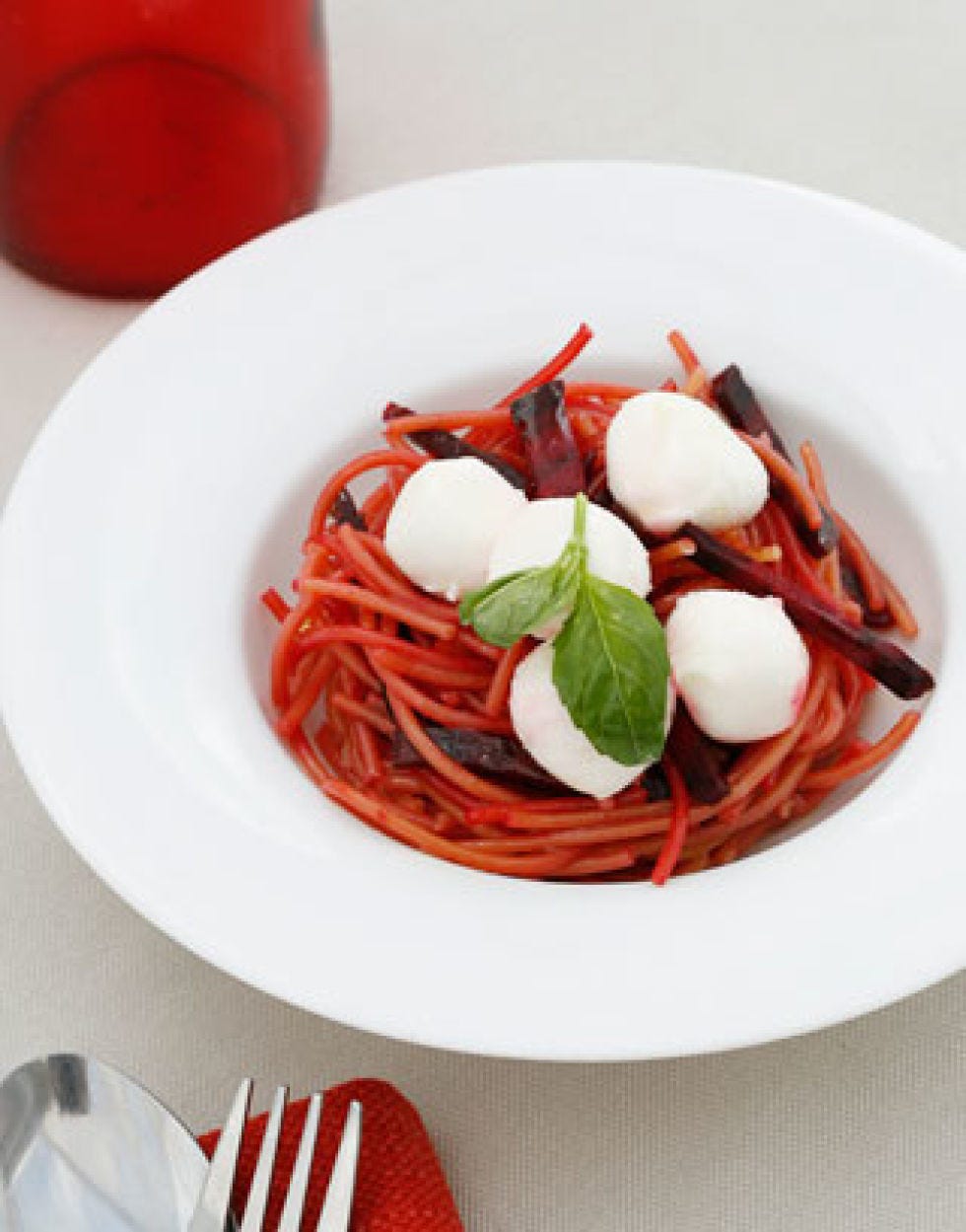 Food, Cuisine, Dishware, Ingredient, Cutlery, Kitchen utensil, Spaghetti, Carmine, Condiment, Garnish, 