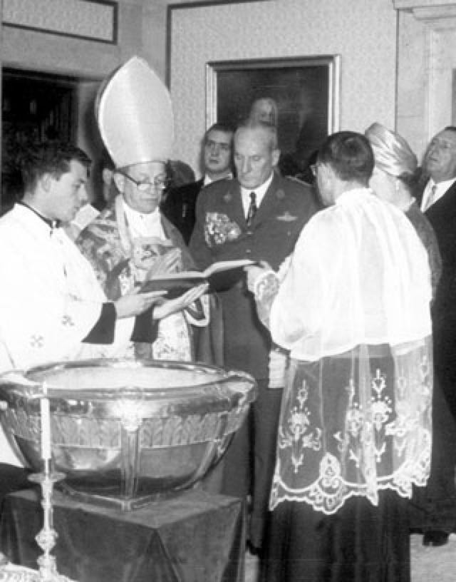 People, Photograph, White, Picture frame, Bishop, Clergy, Cookware and bakeware, Cooking, Presbyter, Vestment, People, Photograph, White, Picture frame, Bishop, Clergy, Cookware and bakeware, Cooking, Presbyter, Vestment,