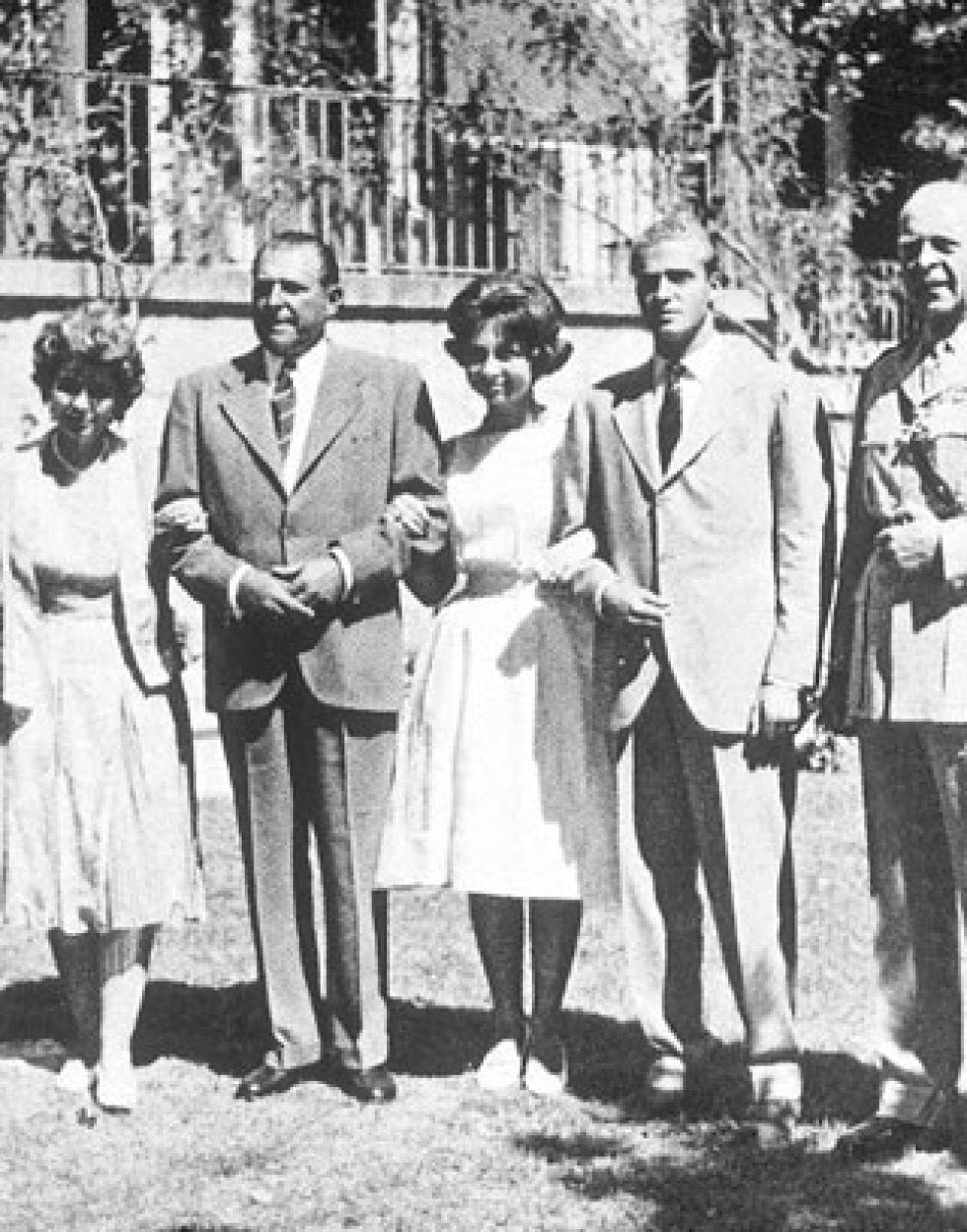 People, Standing, Photograph, Formal wear, Blazer, Vintage clothing, Monochrome, Family, Retro style, Classic, 