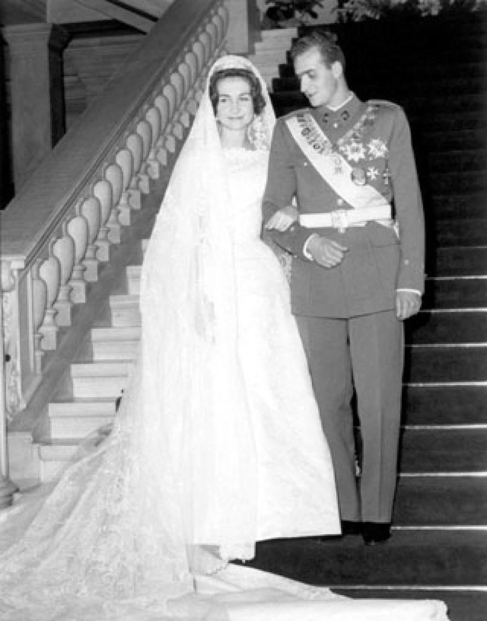 Trousers, Bridal veil, Standing, Photograph, Dress, Bridal clothing, White, Bride, Formal wear, Veil, 