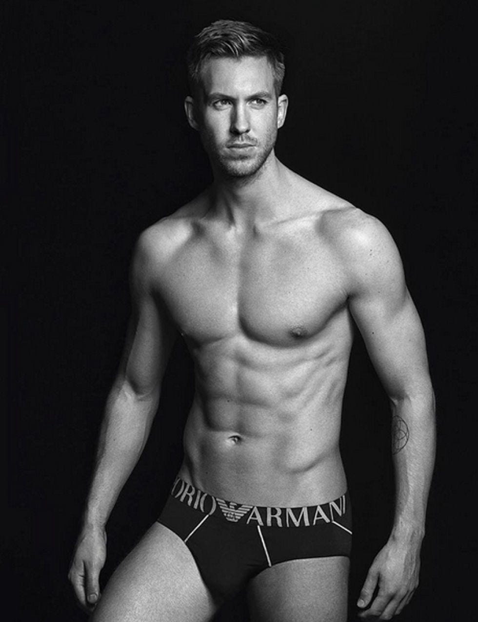 Bodybuilder, Human body, Chin, Shoulder, Human leg, Chest, Standing, Joint, Barechested, Facial hair, 
