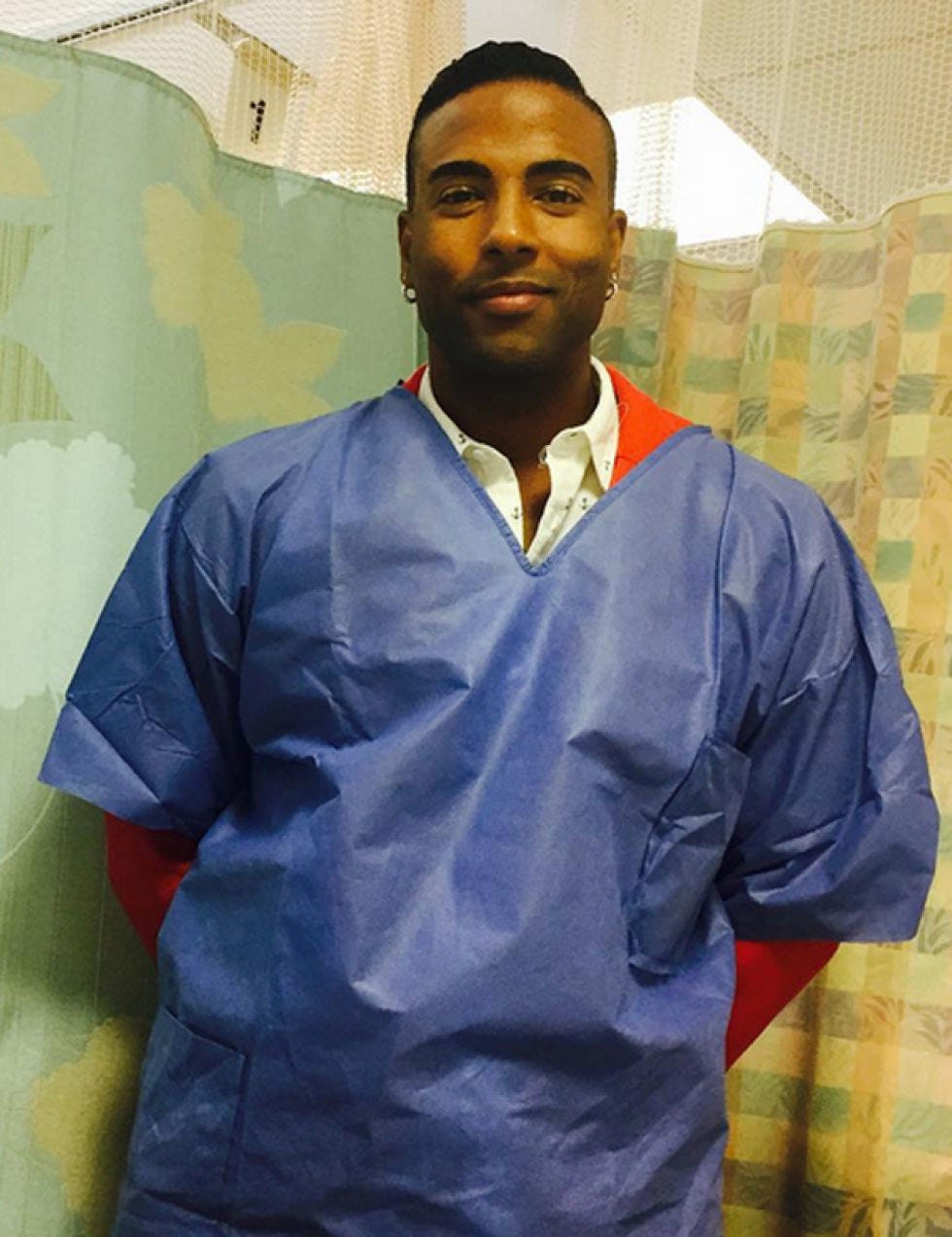 Sleeve, Forehead, Standing, Uniform, Temple, Service, Facial hair, Scrubs, Job, Medical, 