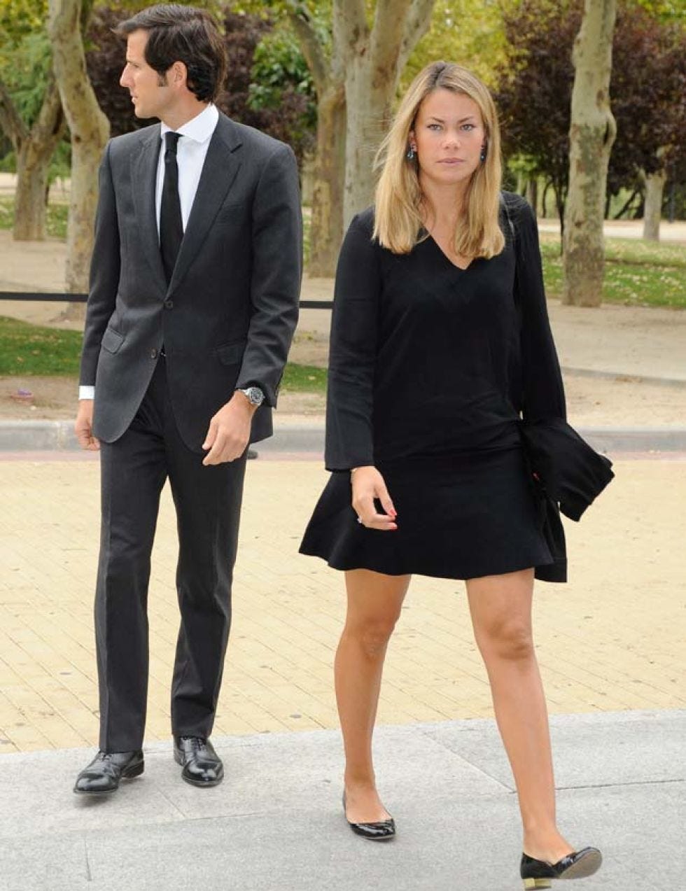 Clothing, Footwear, Leg, Coat, Sleeve, Collar, Trousers, Shirt, Standing, Photograph, 