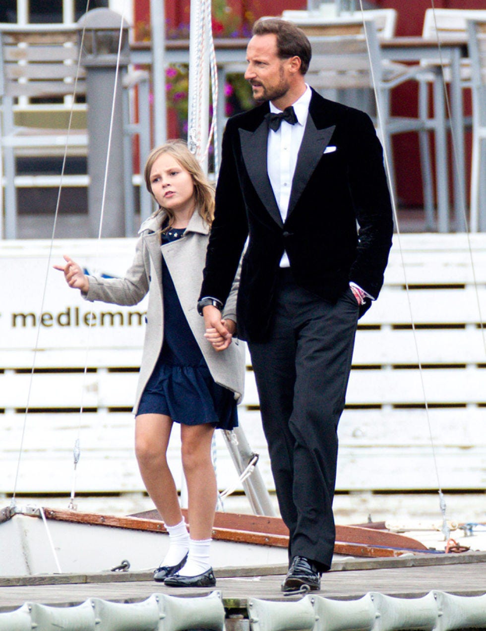 Clothing, Coat, Trousers, Collar, Shirt, Outerwear, Style, Dress shirt, Blazer, Fashion, 