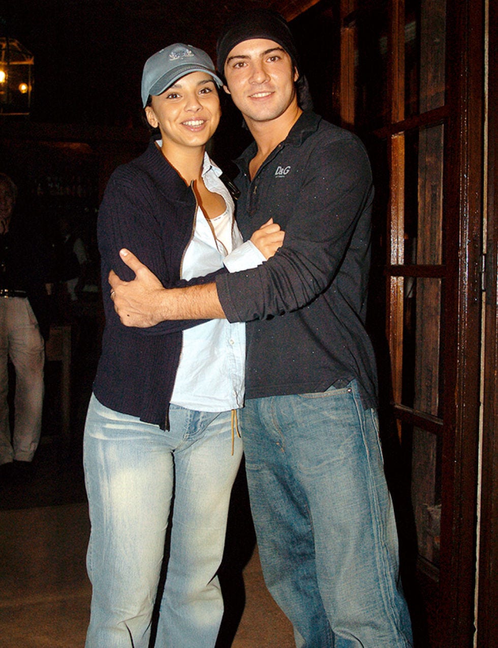 Eye, Denim, Jeans, Cap, Shirt, Standing, T-shirt, Interaction, Friendship, Love, 