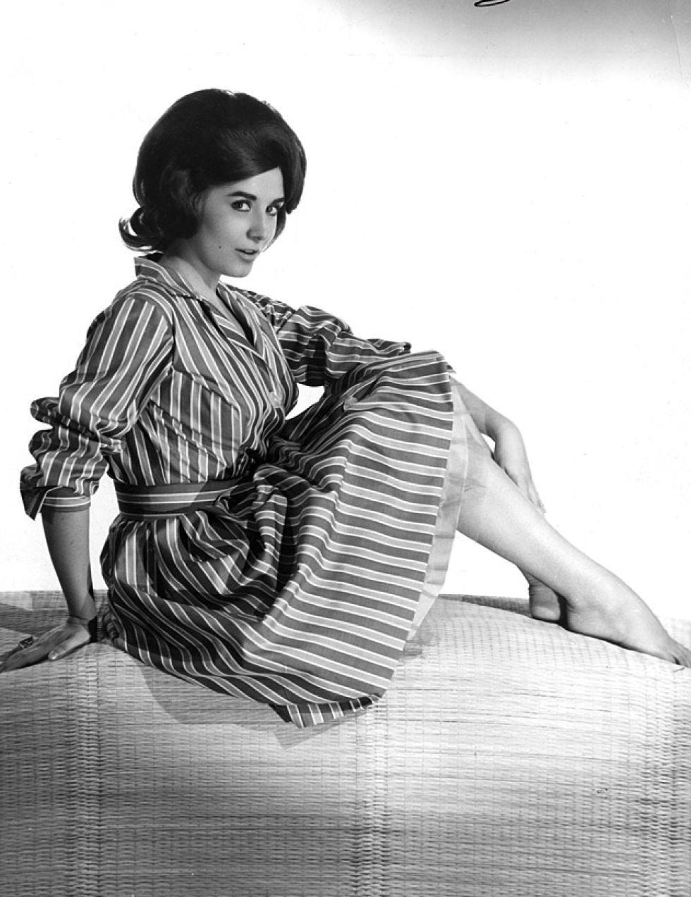 Shoulder, Style, Sitting, Monochrome, Black hair, Monochrome photography, Fashion model, Day dress, Black-and-white, Model, 