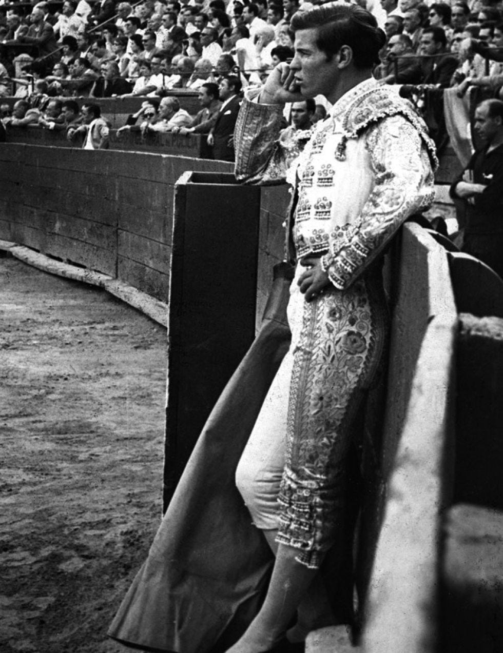 Monochrome, Gown, Costume design, Costume, Vintage clothing, Monochrome photography, Haute couture, Black-and-white, Stone wall, Fashion design, 