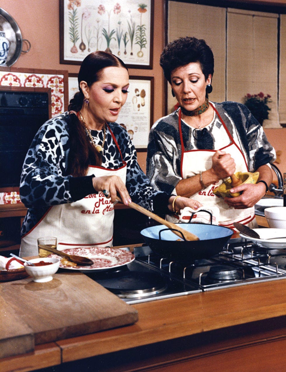 Tableware, Dishware, Serveware, Cooking, Plate, Picture frame, Recipe, Dish, Meal, Television, 