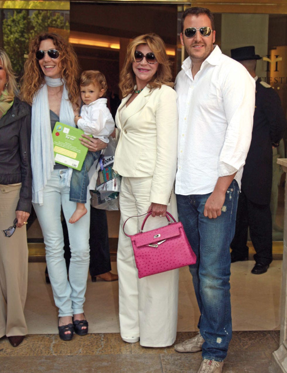 Clothing, Eyewear, Footwear, Vision care, Leg, Trousers, Shirt, Jeans, Sunglasses, Outerwear, 