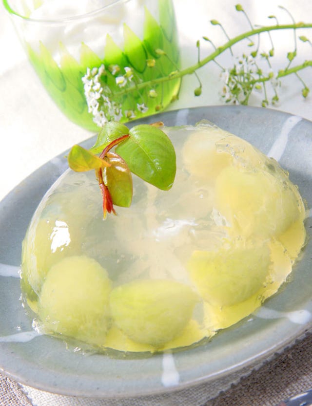 Fluid, Yellow, Liquid, Glass, Drink, Cocktail, Cocktail garnish, Produce, Distilled beverage, Alcoholic beverage, Fluid, Yellow, Liquid, Glass, Drink, Cocktail, Cocktail garnish, Produce, Distilled beverage, Alcoholic beverage,