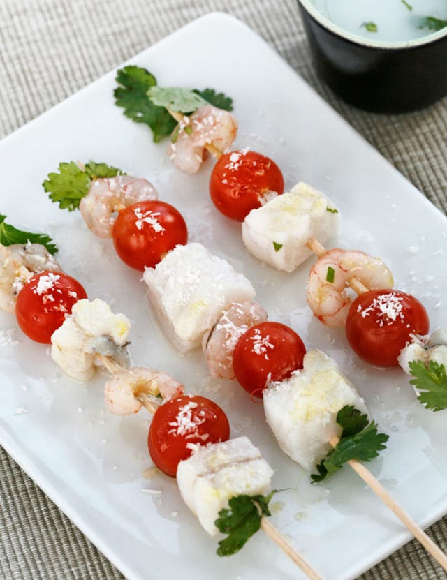 Food, Ingredient, Cuisine, Dishware, Fruit, Produce, Finger food, Serveware, Dish, Garnish, 