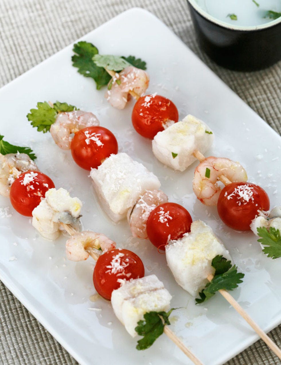 Food, Dishware, Ingredient, Cuisine, Fruit, Serveware, Finger food, Produce, Dish, Mixing bowl, 