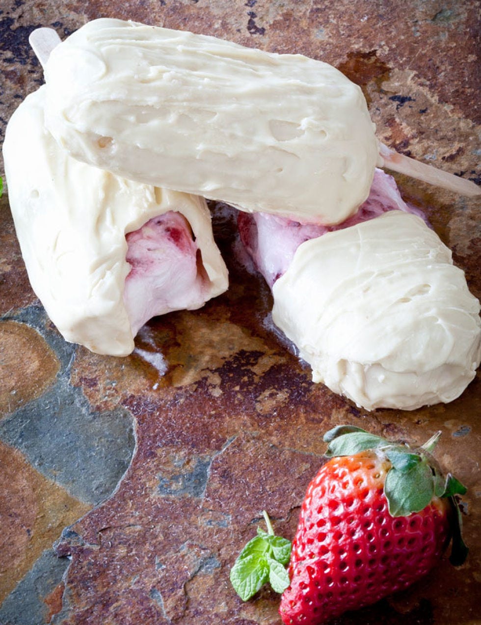 Food, Ingredient, Strawberry, Strawberries, Fruit, Sweetness, Dairy, Natural foods, Produce, Cream cheese, 