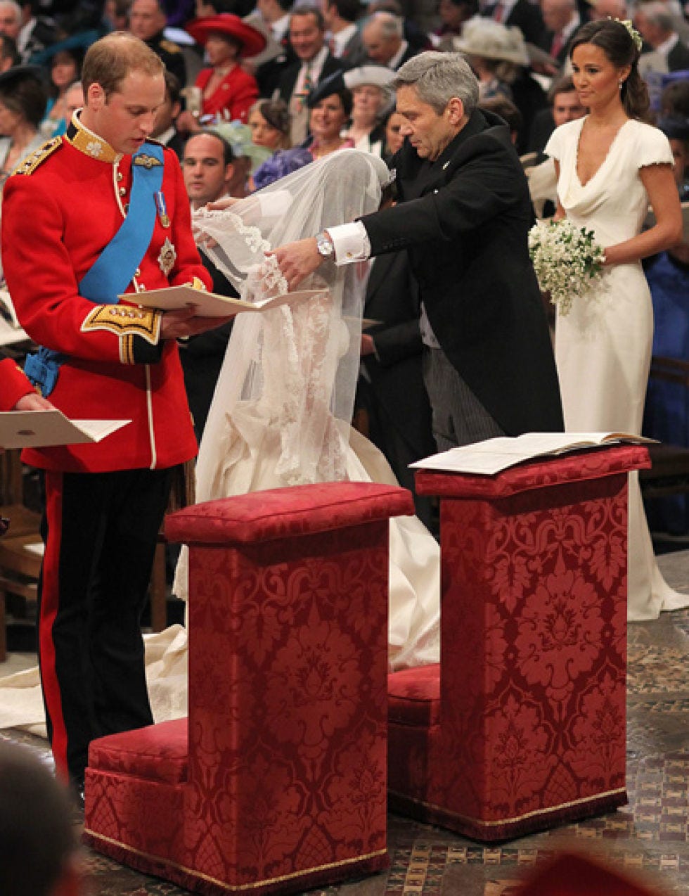 Face, Event, Carpet, Tradition, Ceremony, Gown, Marriage, Wedding dress, Ritual, Audience, 