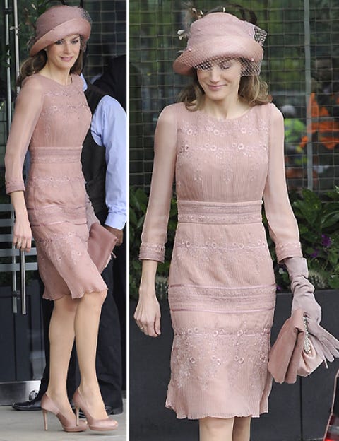 Clothing, Hat, Sleeve, Shoulder, Joint, Dress, Formal wear, Waist, Fashion accessory, Headgear, 