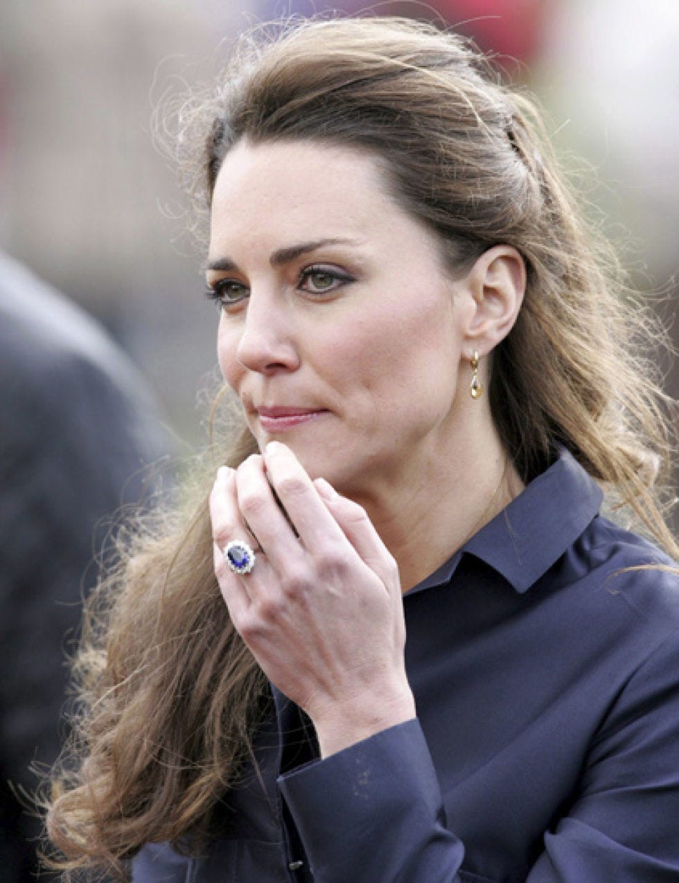 Ear, Finger, Lip, Hairstyle, Skin, Chin, Eyebrow, Collar, Style, Eyelash, 