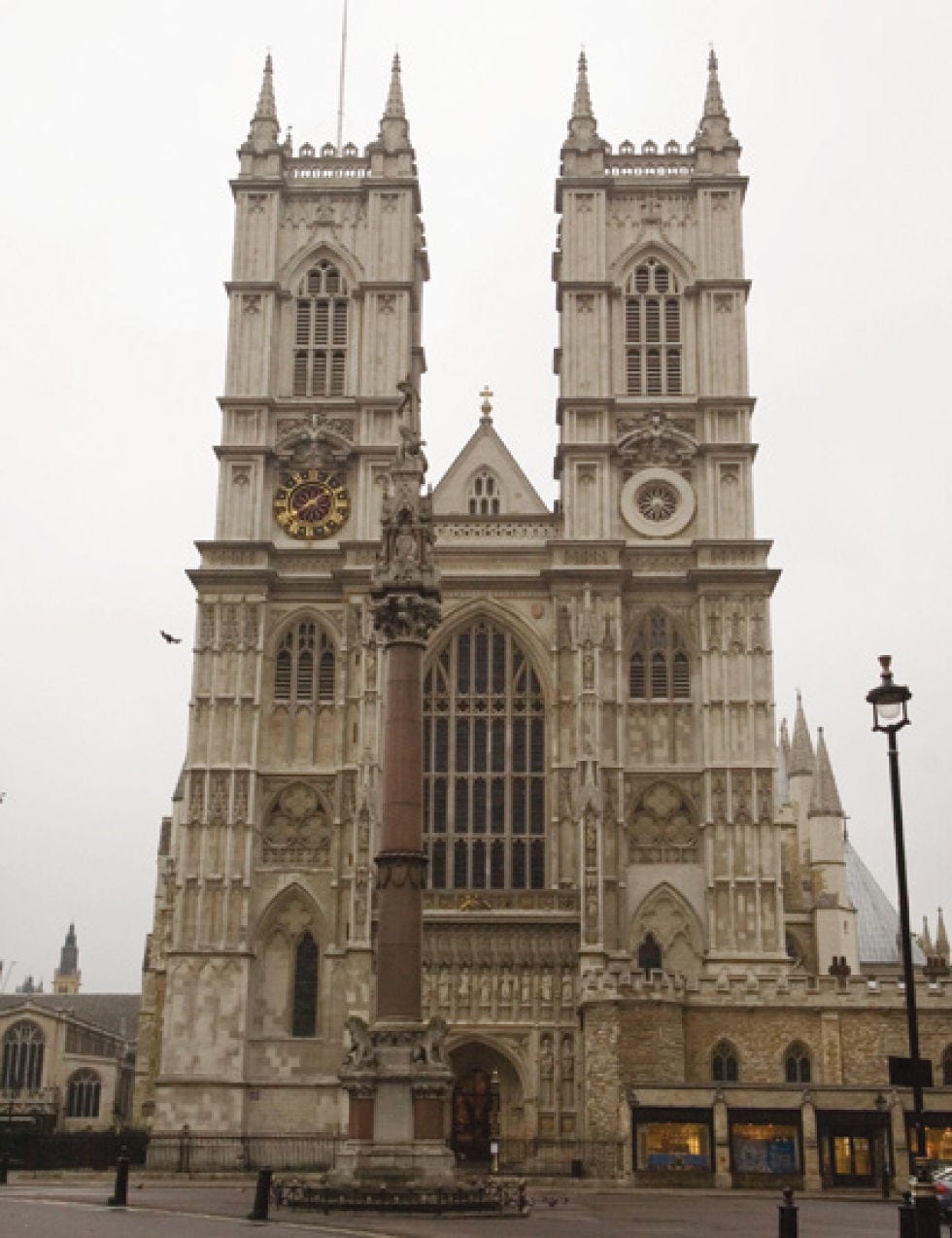 Architecture, Clock tower, Facade, Street light, Landmark, Spire, Steeple, Medieval architecture, Place of worship, Classical architecture, 