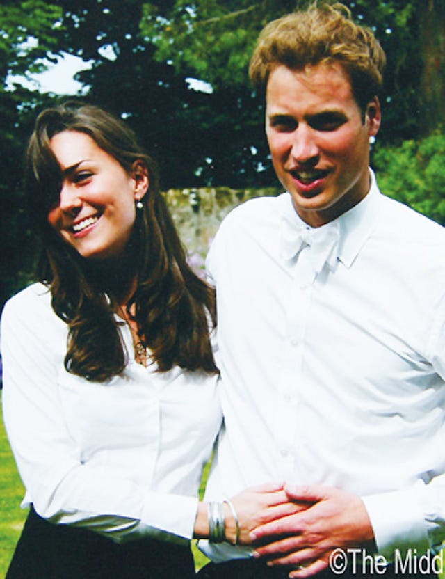 Face, Sleeve, Happy, Collar, Facial expression, People in nature, Long hair, Laugh, Brown hair, Bracelet, 