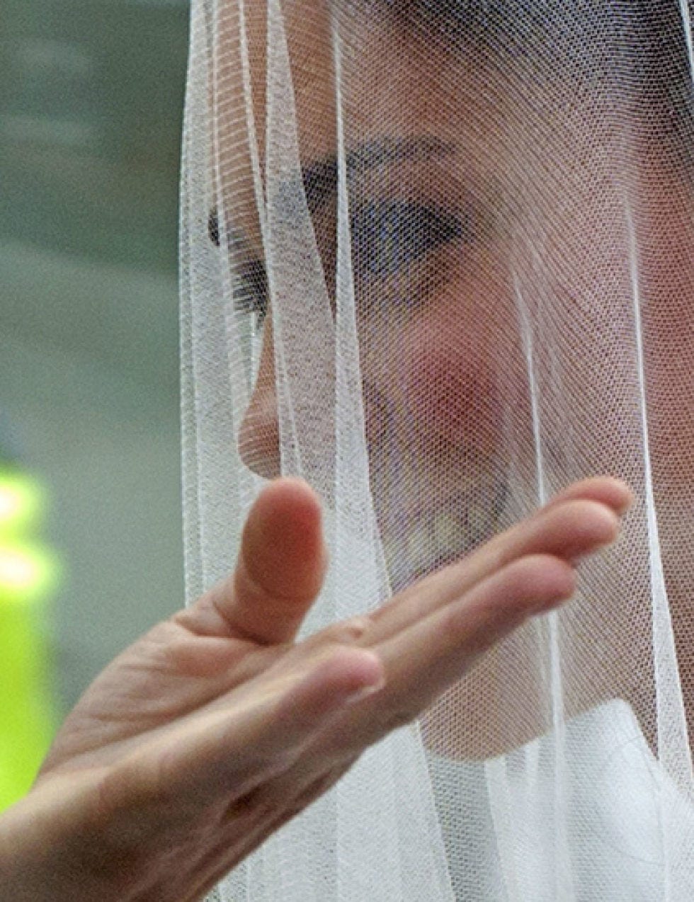 Finger, Skin, Nail, Thumb, Flesh, Transparent material, Gesture, 