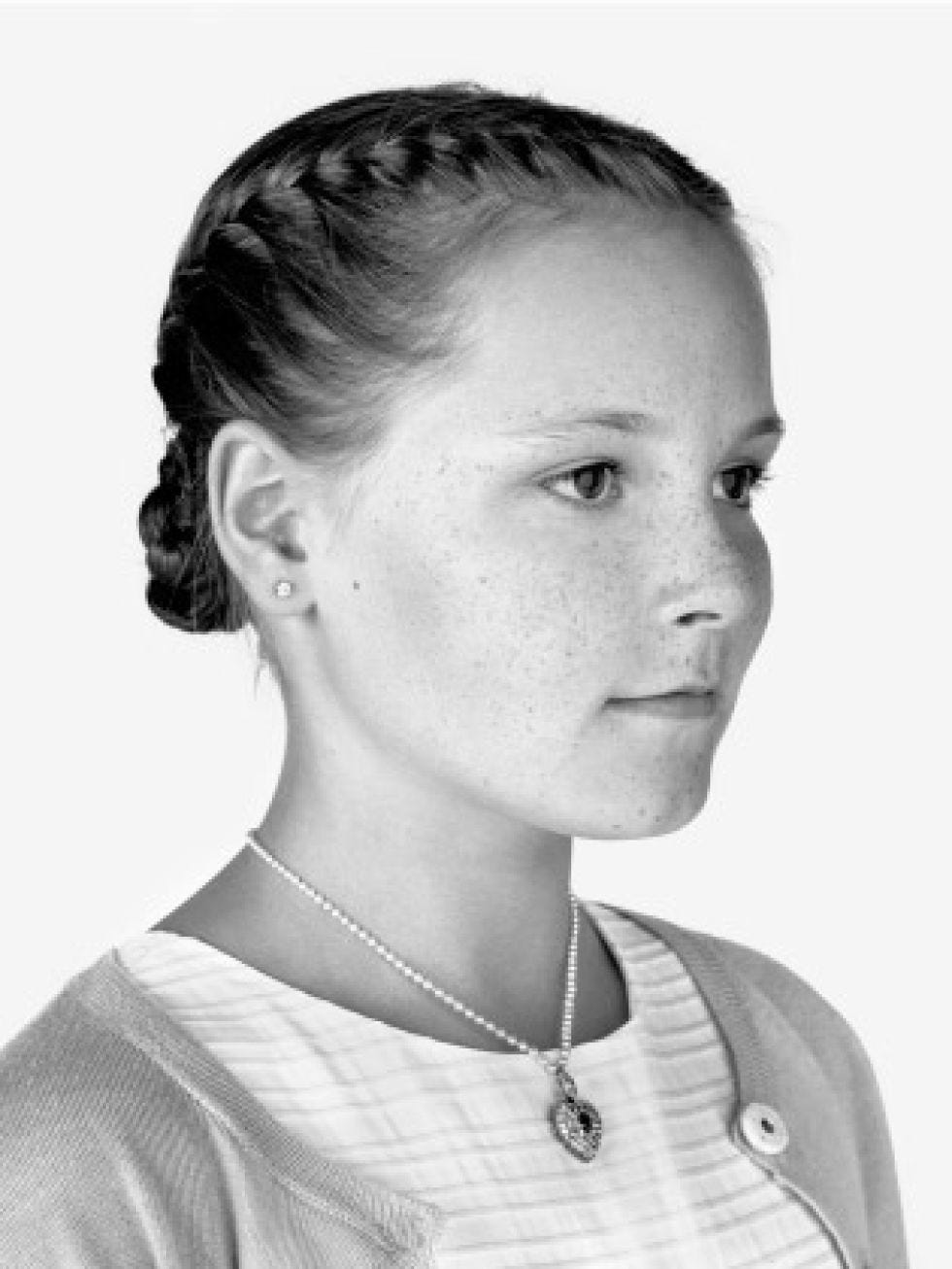 Ear, Hairstyle, Chin, Forehead, Jewellery, Eyebrow, Style, Eyelash, Jaw, Fashion, Ear, Hairstyle, Chin, Forehead, Jewellery, Eyebrow, Style, Eyelash, Jaw, Fashion,