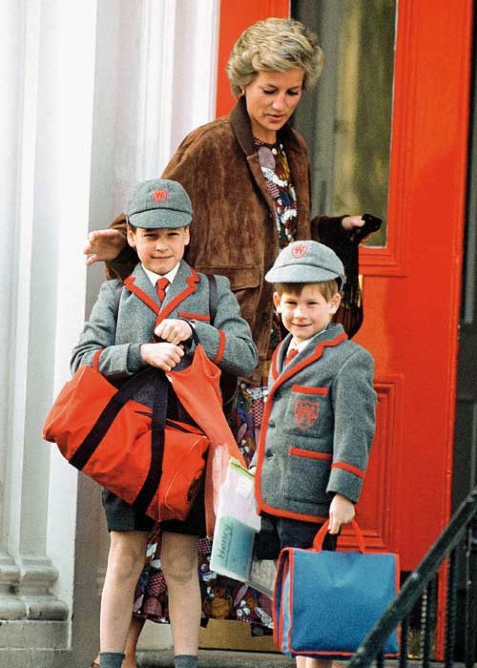 Nose, Outerwear, Bag, Fashion accessory, Coat, Style, Headgear, Fashion, Luggage and bags, Street fashion, 