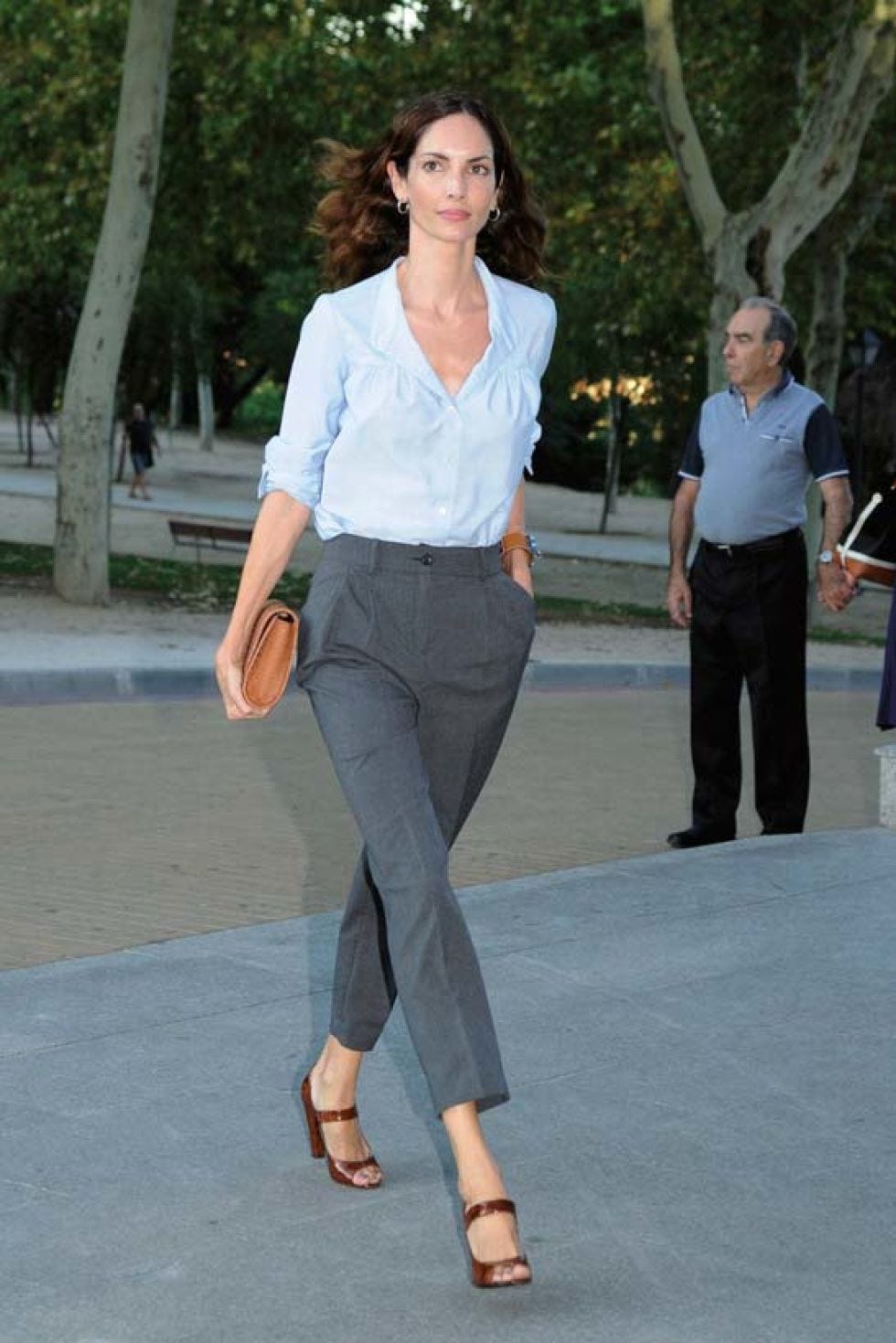 Clothing, Leg, Brown, Sleeve, Trousers, Shoulder, Collar, Shirt, Textile, Joint, 