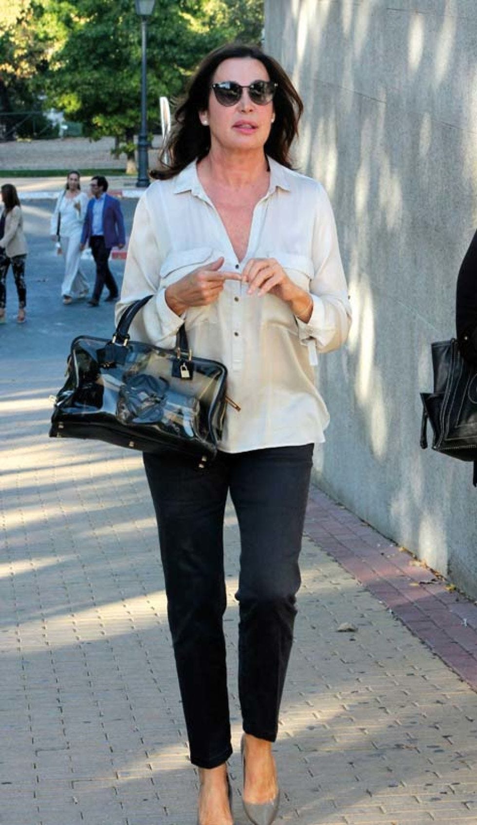 Clothing, Eyewear, Leg, Vision care, Glasses, Brown, Trousers, Sunglasses, Textile, Photograph, 