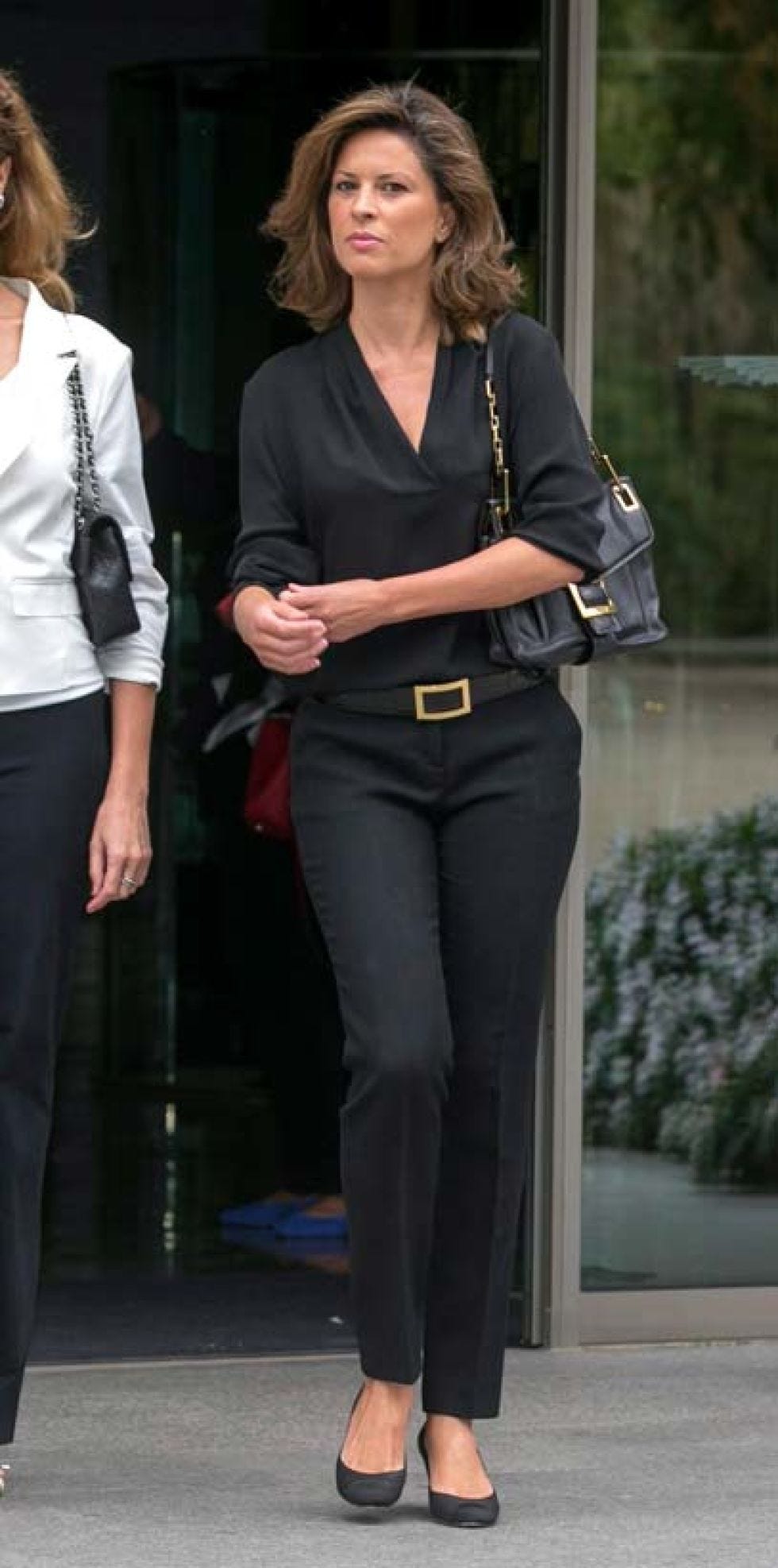 Sleeve, Joint, Standing, Style, Formal wear, Collar, Fashion accessory, Waist, Fashion, Street fashion, 