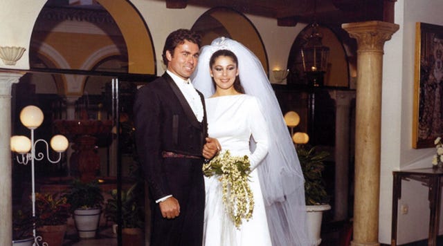 Clothing, Bridal veil, Trousers, Bridal clothing, Coat, Dress, Flowerpot, Veil, Photograph, Suit, 