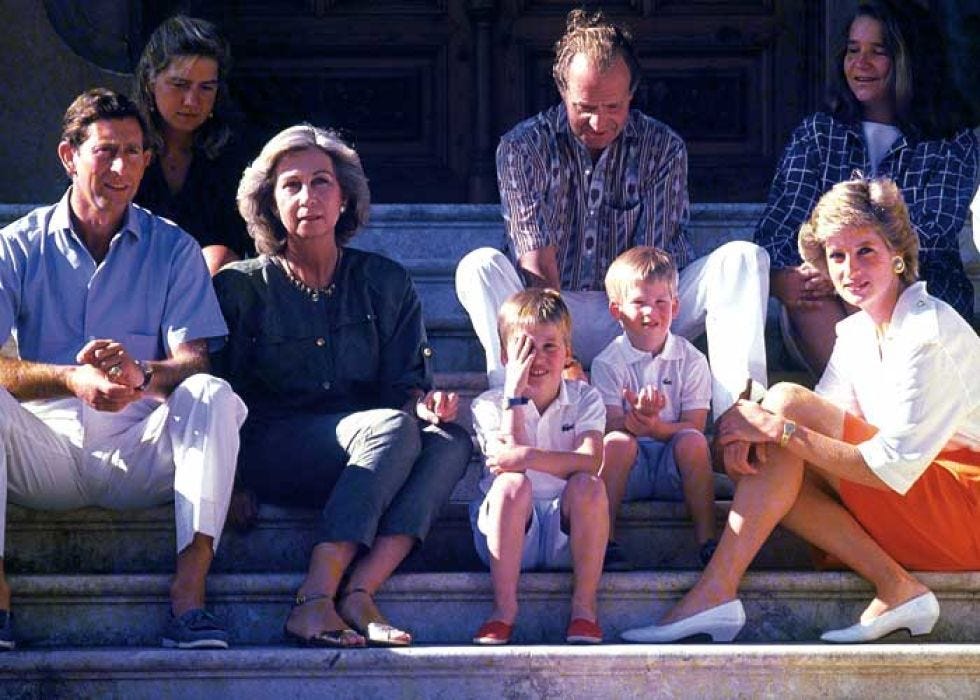 Hair, Face, Footwear, Leg, People, Human body, Social group, Sitting, Temple, Lap, 