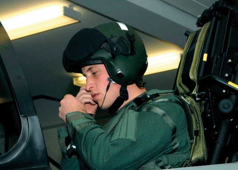 Helmet, Pilot, Personal protective equipment, Aviation, Fighter pilot, Helicopter pilot, Hearing, Aerospace engineering, Employment, Headset, 