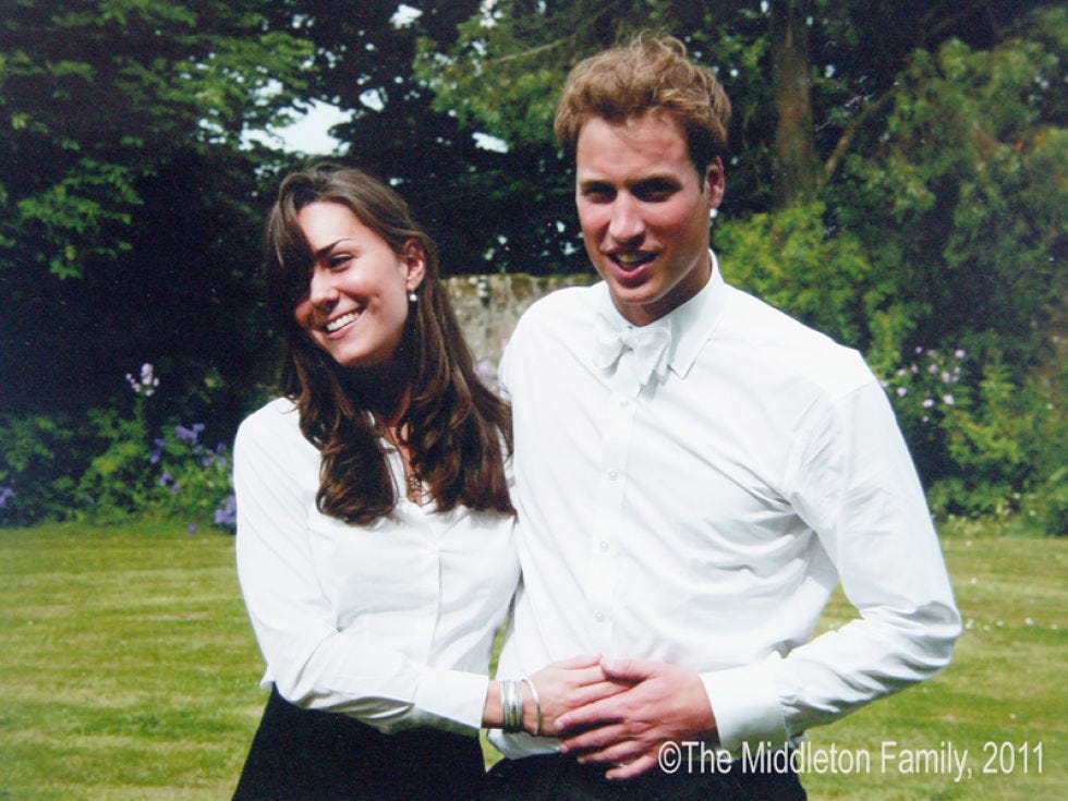 Sleeve, Collar, Happy, People in nature, Facial expression, Dress shirt, Friendship, Love, Belt, Gesture, 