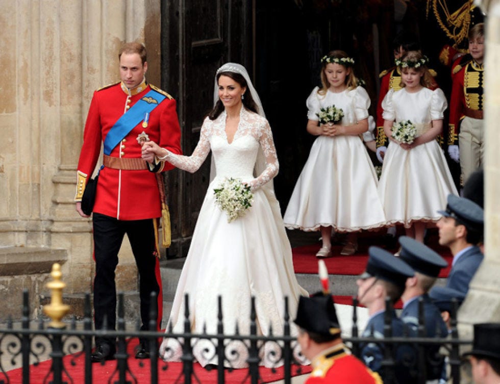 Event, Trousers, Dress, Bridal clothing, Hat, Coat, Gown, Petal, Tradition, Formal wear, 